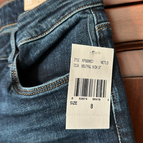 Kut from the Kloth Ana High Rise Fab Ab Flare - Prosper w/Dark Stone Base Wash - Picture 3 of 5